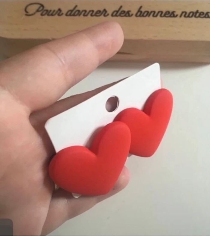 Boucles d’oreilles NEUVES pour femme forme de coeur  ♥️ couleur rouge - photo numéro 6
