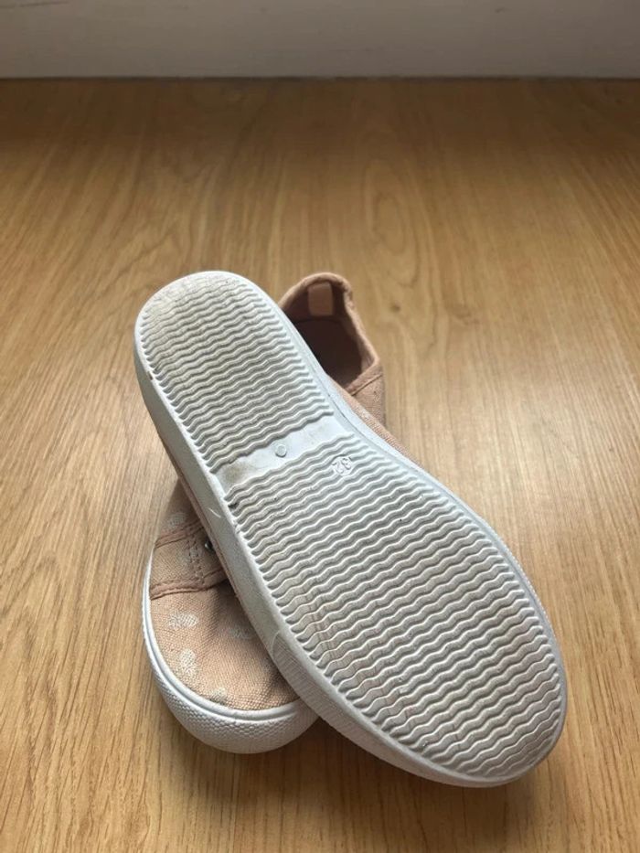 Baskets en toile taille 32 - photo numéro 2