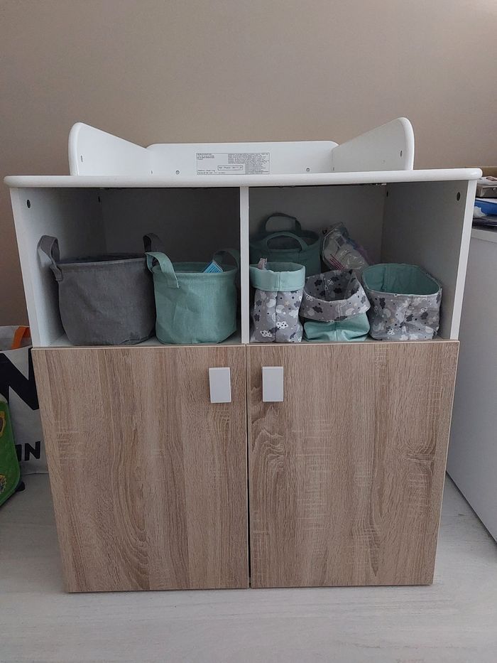 Ensemble lit et table à langer