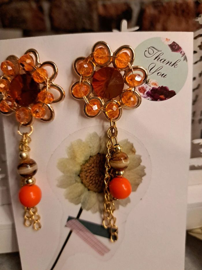 Boucles d'oreilles pendante strass orange avec perles - photo numéro 5
