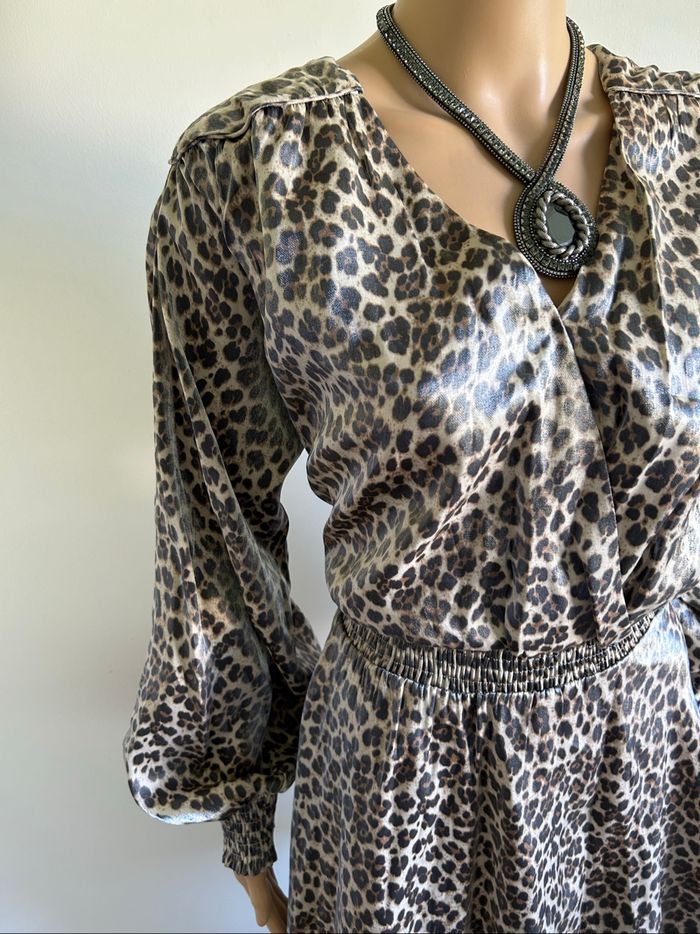 Robe léopard neuve à manches longues Naf Naf taille 42 (valeur 74€) - photo numéro 4