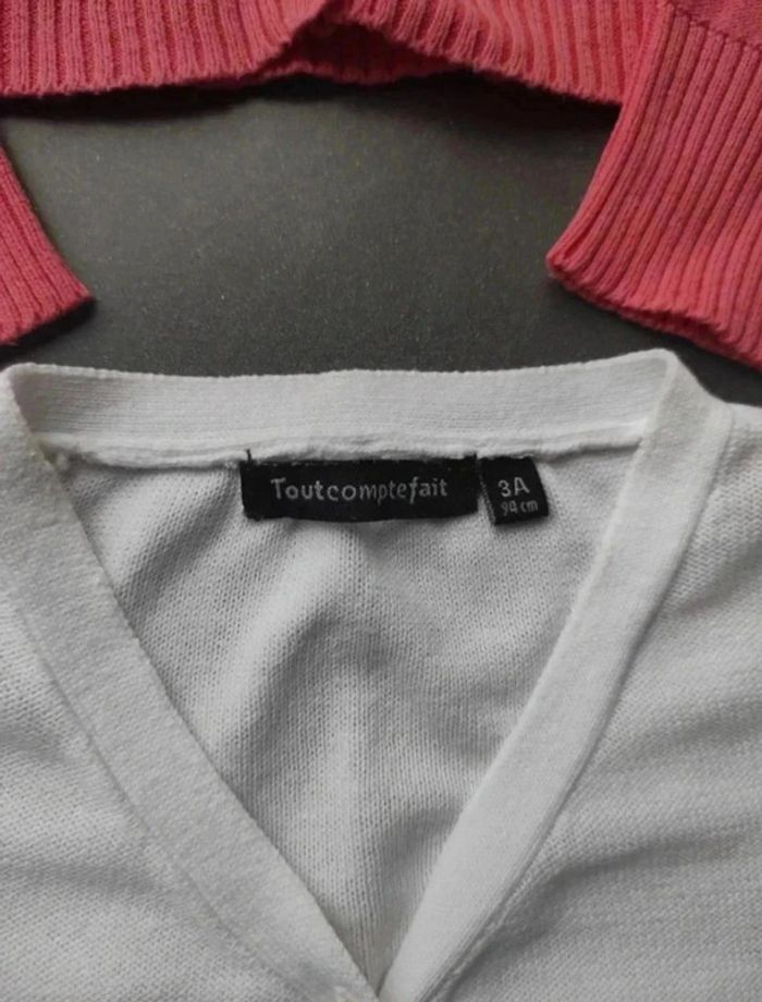 12 € Lot de deux gilets courts Tout Compte fait 3 ans En excellent état - photo numéro 2