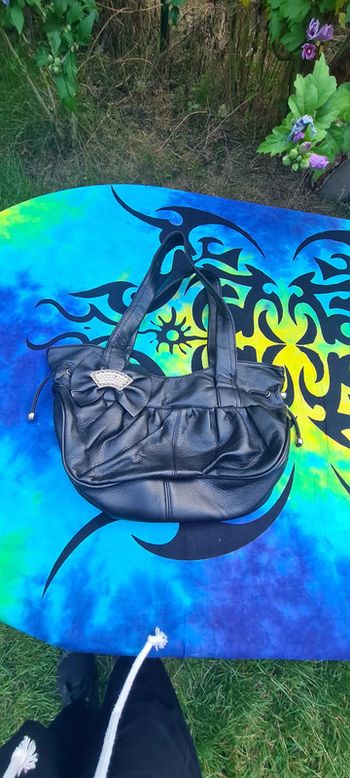 sac a main noir avec  strass