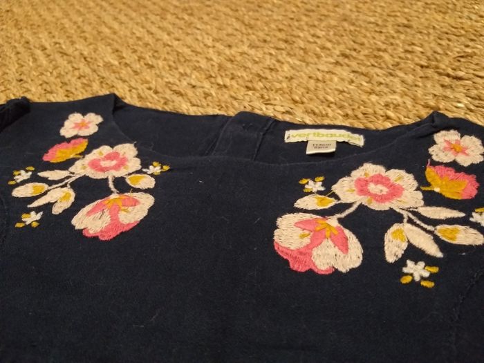Blouse bleue marine fleurs brodées Vertbaudet 6 ans - photo numéro 2