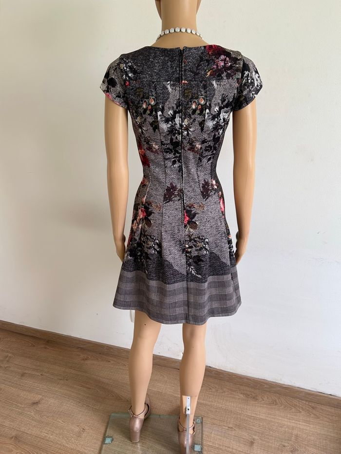 Robe grise et imprimée à manches courtes Rinascimento taille S jamais portée - photo numéro 6