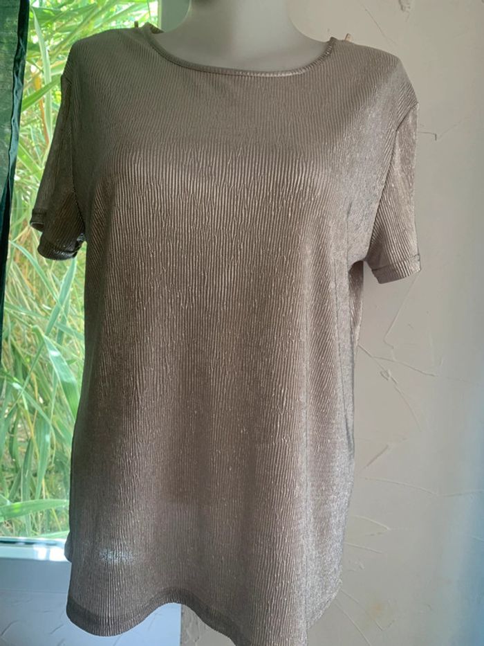 Tee shirt taille 38 beige brillant