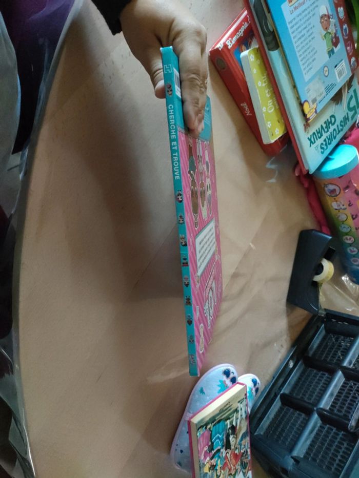 Livre format BD cherche et trouve LOL - photo numéro 4