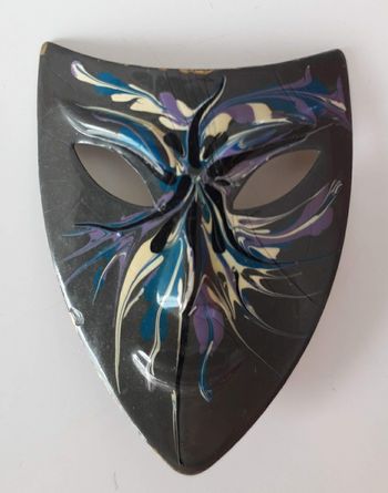 Broche fantaisie masque