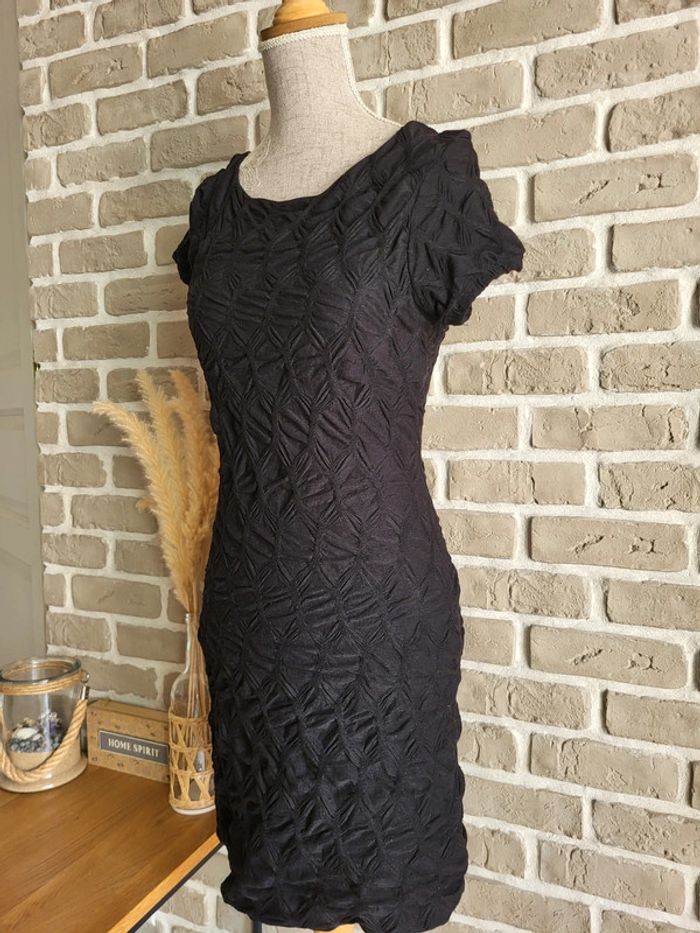 Petite robe noire Zara tissu texturé - photo numéro 5