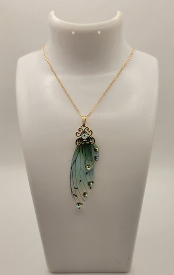 COLLIER AILE DE PAPILLON DEGRADE DE VERT ET TRANSPARENT! NEUF !