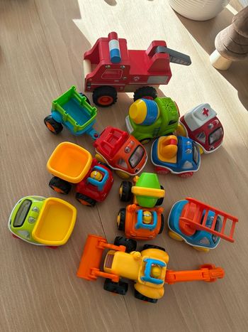 Lot de petites voitures 