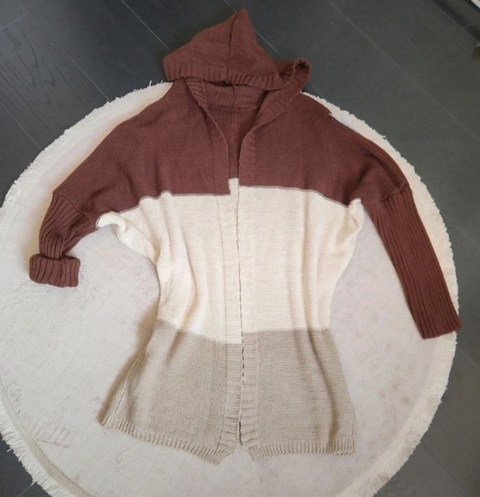 Gilet 3 couleurs mi long avec capuche neuf sans étiquette Taille unique - photo numéro 5