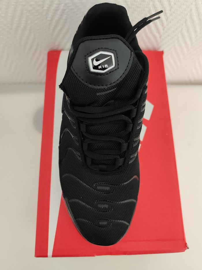 Nike air Max plus taille 43 Neuf avec étiquettes et emballage. - photo numéro 5
