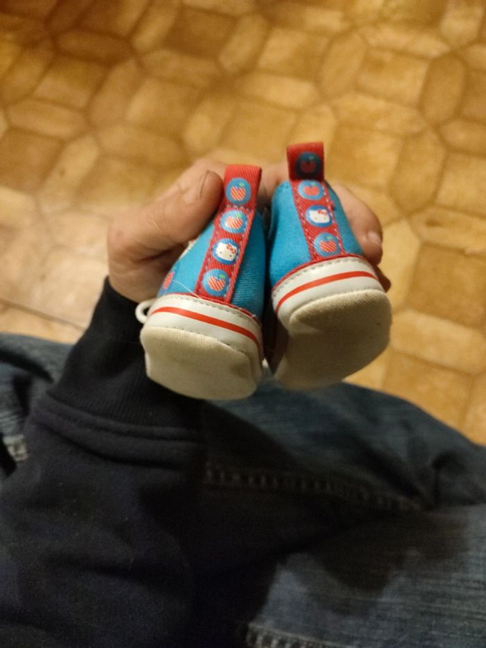 Petites chaussures hello Kitty 14/15 - photo numéro 3