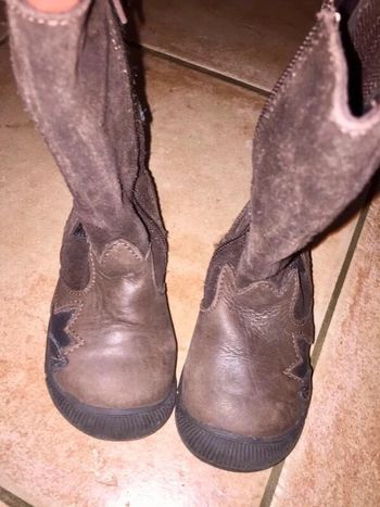 Bottes cuir Pat et Ripaton P21 en bon état à 5 euros