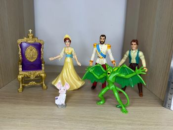 Ensemble figurine Anastasia vintage