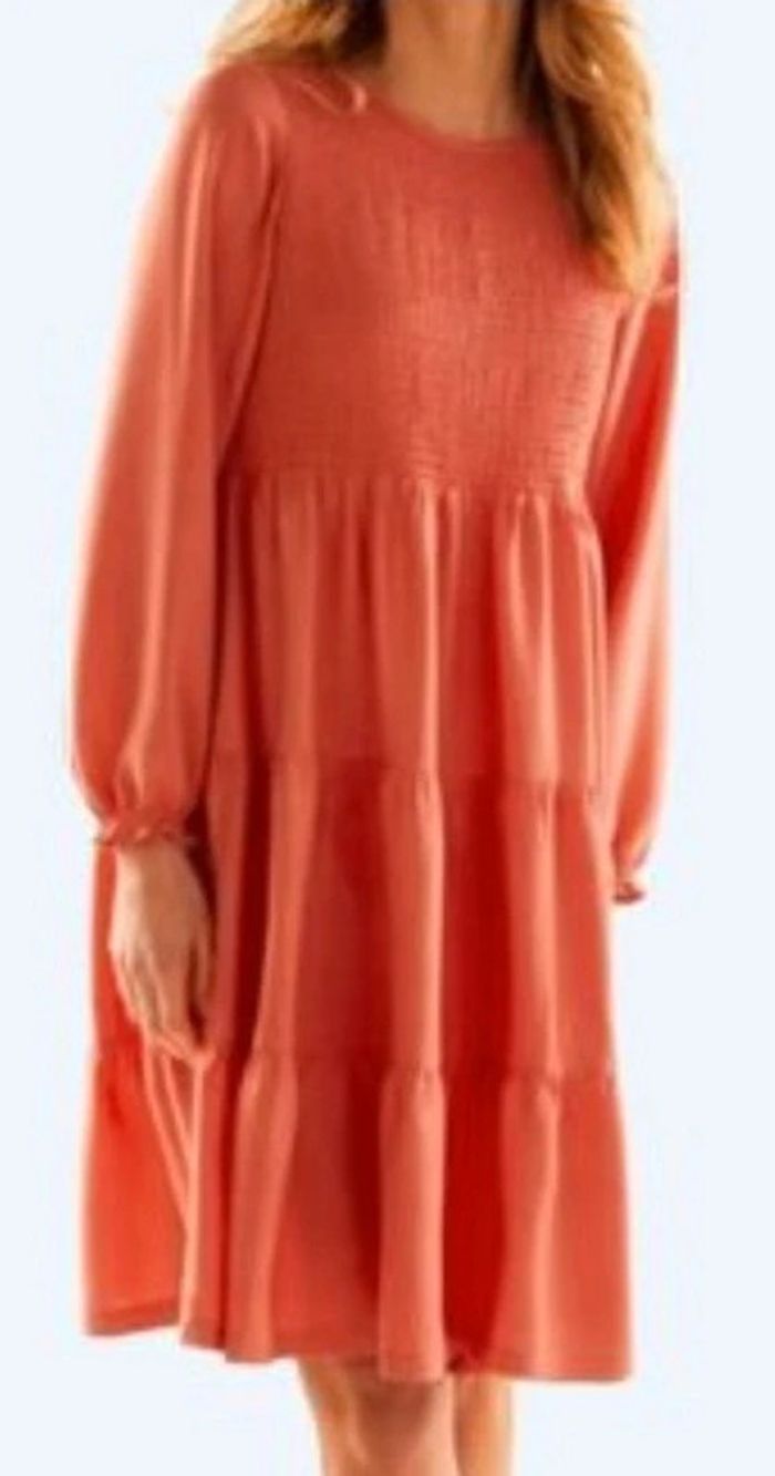 Robe smokée et volantée T40