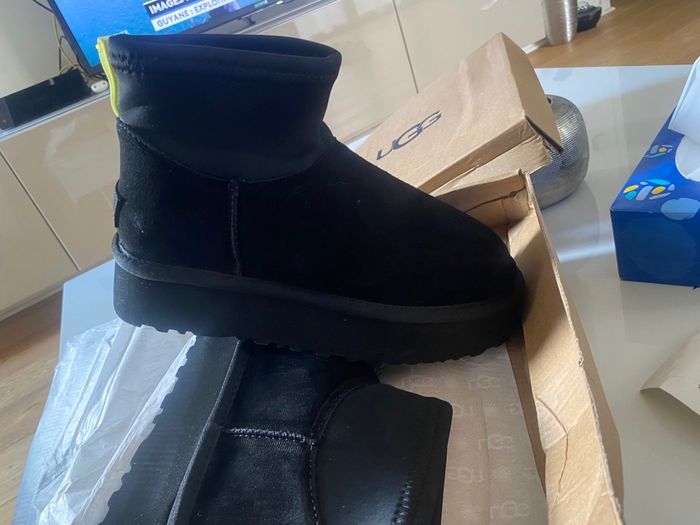 Ugg mini dipper taille 38 porté qu’une seul fois etat neuve - photo numéro 7