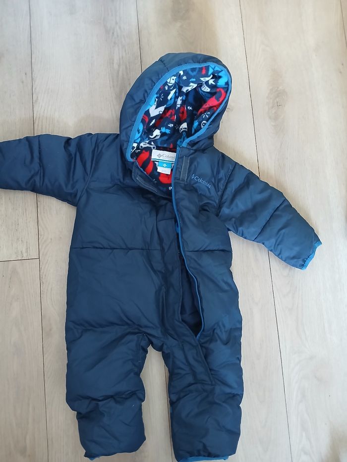 Combinaison Columbia  6-12 mois en parfait état