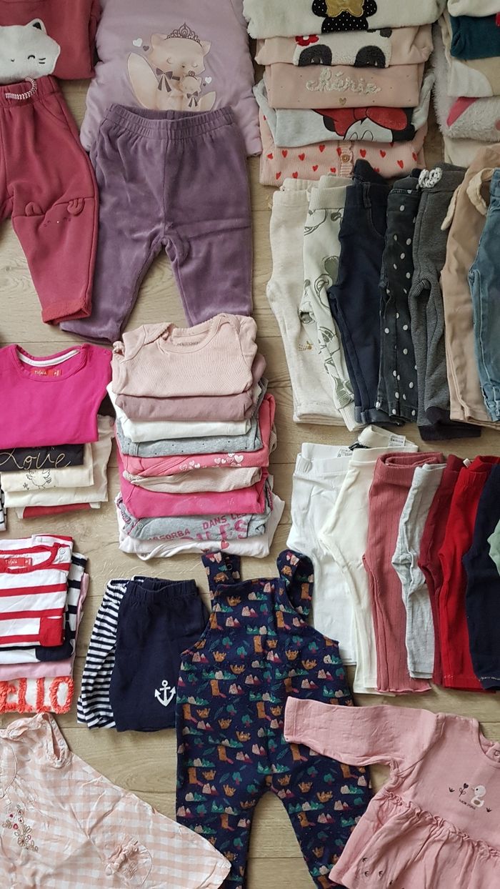 Gros lot de vêtements bébé fille 9 mois (57 pièces). Prix négociable - photo numéro 3