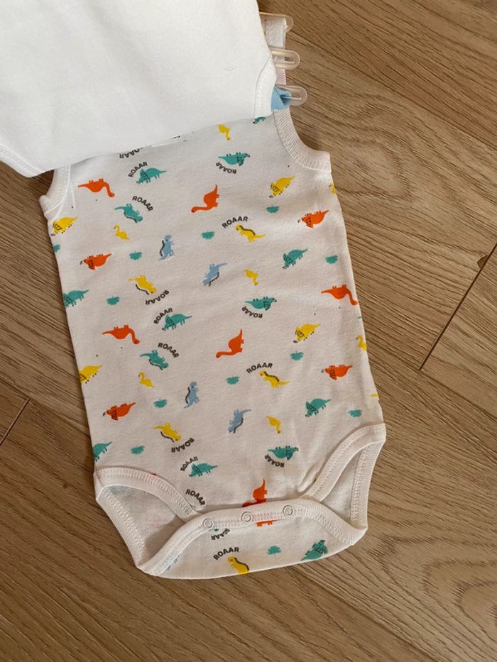 Lot de 3 bodys Sans manches neufs 6 mois - photo numéro 4