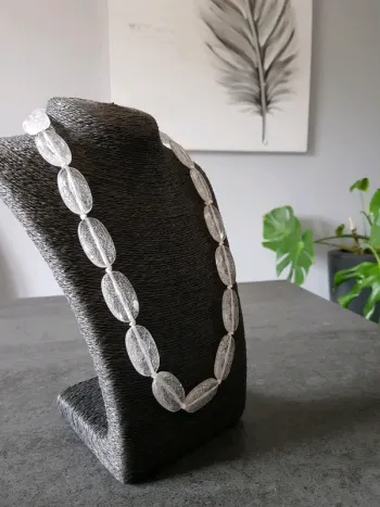 Collier blanc