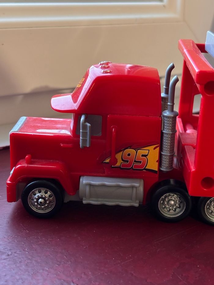 Camion transporteur Mack rampe - remorque amovible - 6 voitures NEUF - Mattel Disney Pixar Cars - photo numéro 3
