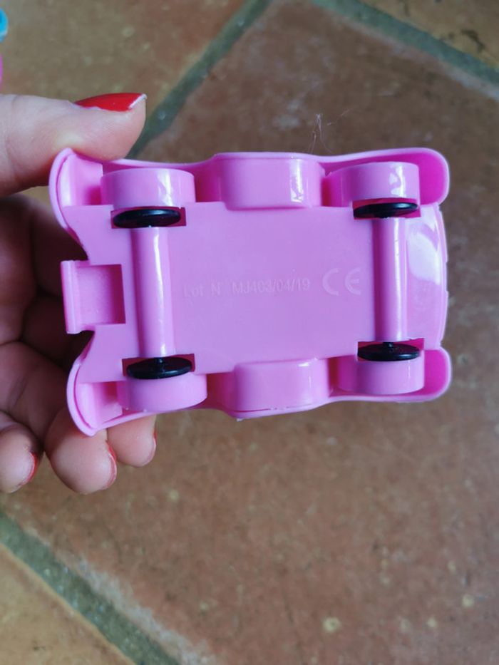 Voiture rose en plastique jouet - photo numéro 3