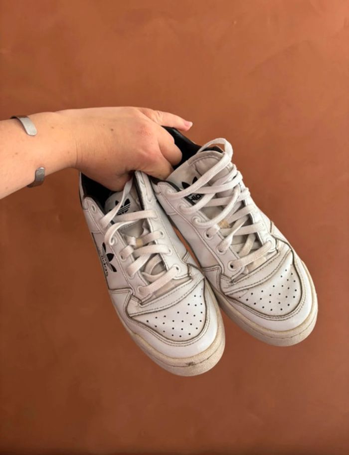 Baskets Adidas Forum blanches – T. 39.5 – Bon état - photo numéro 2