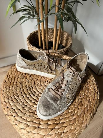 Baskets dorées taille 39