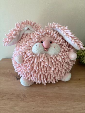 Doudou lapin boule rond rose blanc port aventura