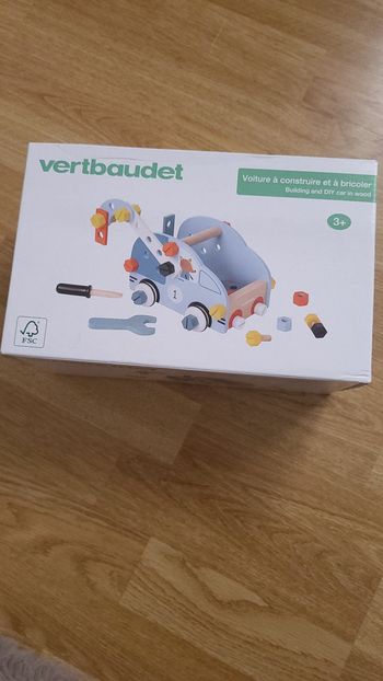 Voiture en bois à construire et à bricoler