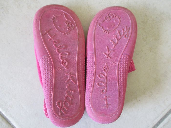 Chaussons fille Hello Kitty – Pointure 25 - photo numéro 5