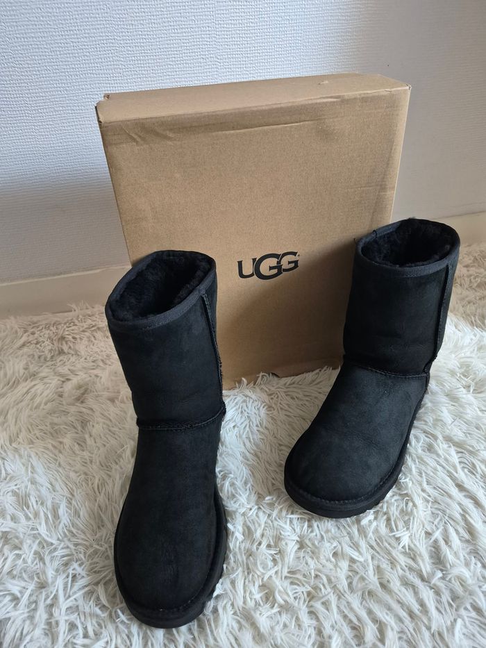 UGG noire - Taille 40 - Neuve - photo numéro 7