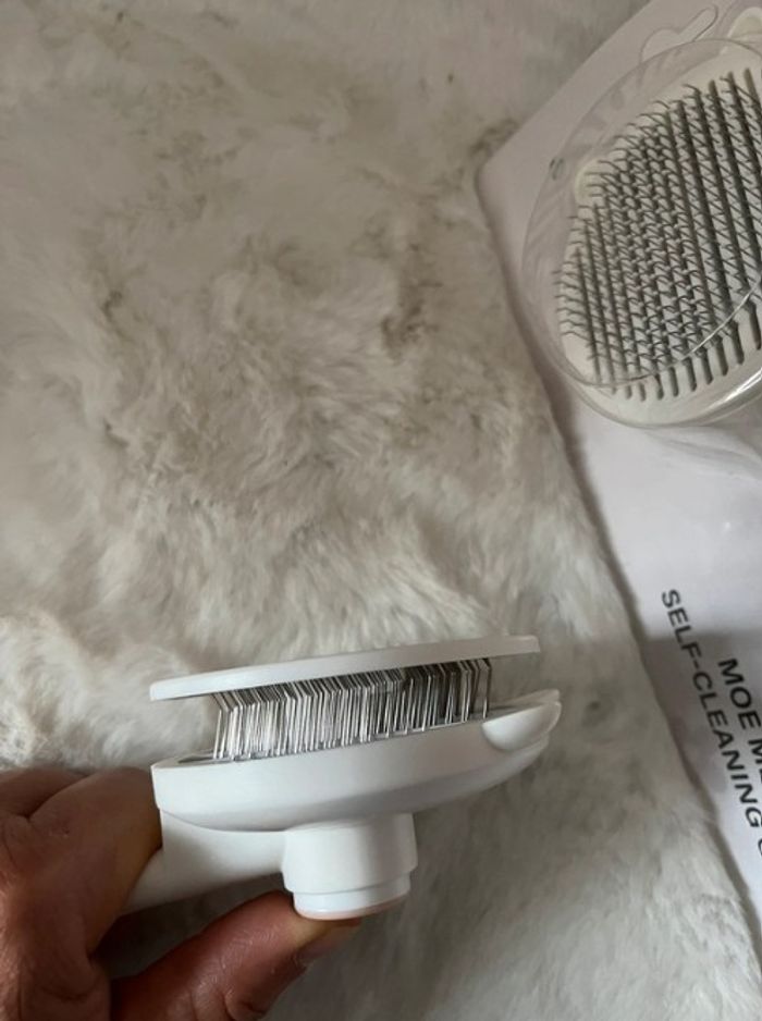 Brosse pour chat et chien autonettoyante blanche et turquoise - photo numéro 7