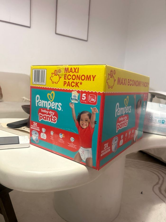 Carton couches Pampers taille 5 pants - photo numéro 2