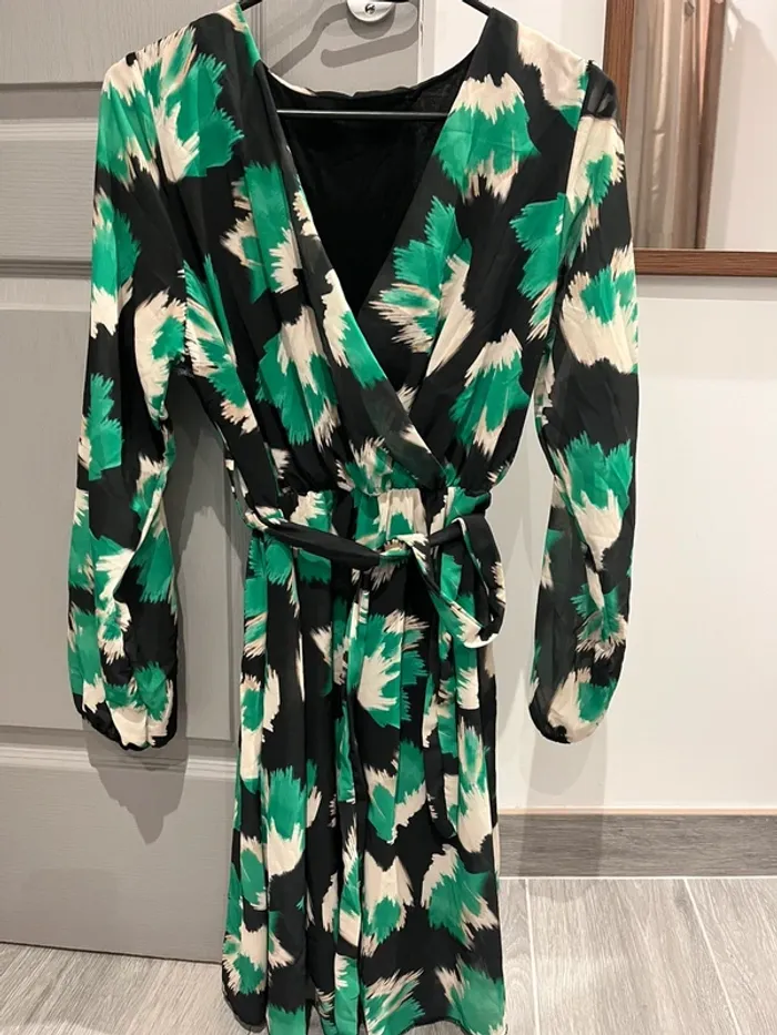Robe fleurie verte et noire