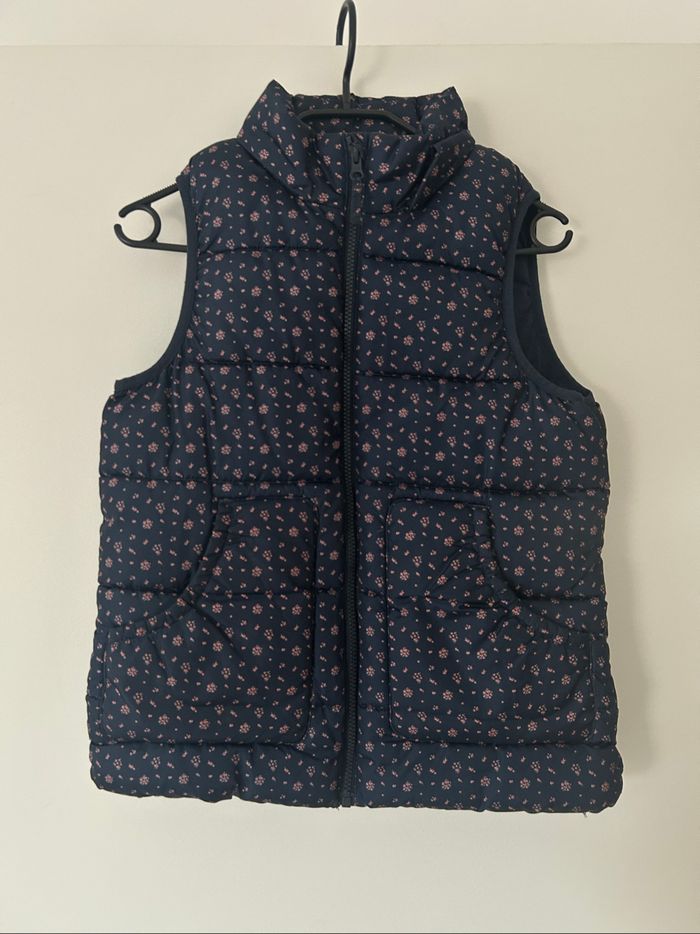 Doudoune sans manches bleu marine à fleurs