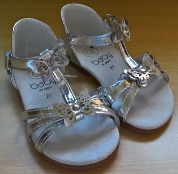 Sandales fille pointure 21 / 15-18 mois /Gémo