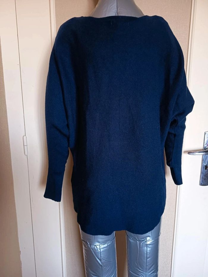 Pull marque version féminin. (A37) - photo numéro 3