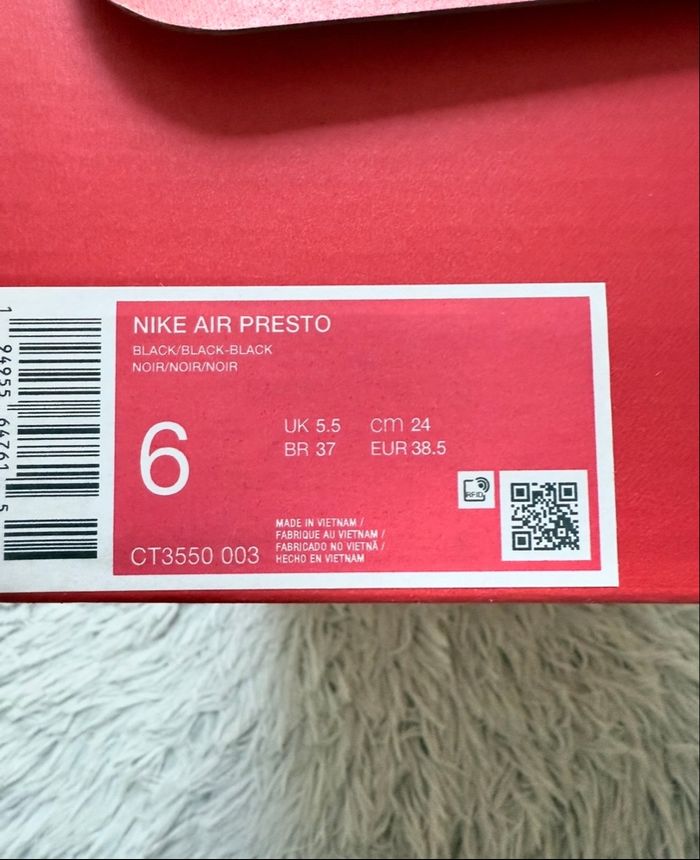 Baskets Nike Air Presto – Taille 38,5 – noir – Neuf avec étiquette - photo numéro 2