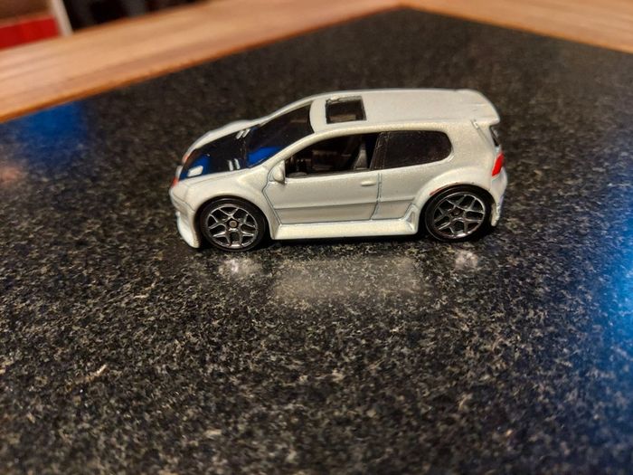 Volkswagen Golf GTI couleur blanc nacré - photo numéro 2