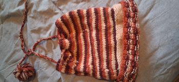 Bonnet pompons ouvert