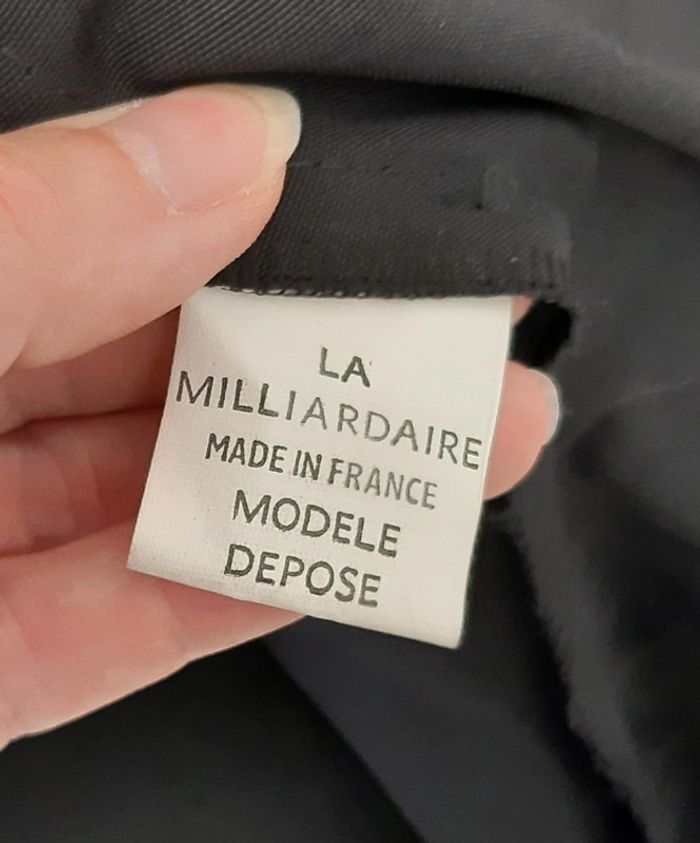 Magnifique veste cintrée La Milliardaire noire avec coutures et boutons dorés - photo numéro 13