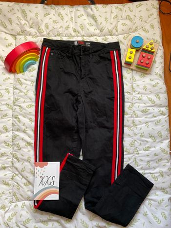 pantalon slim noir bordures rouge et blanc taille 34 jennyfer