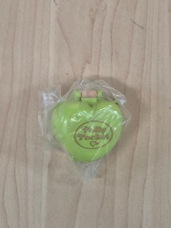 Gashapon charm Polly Pocket série 2 : Pony Club Compact