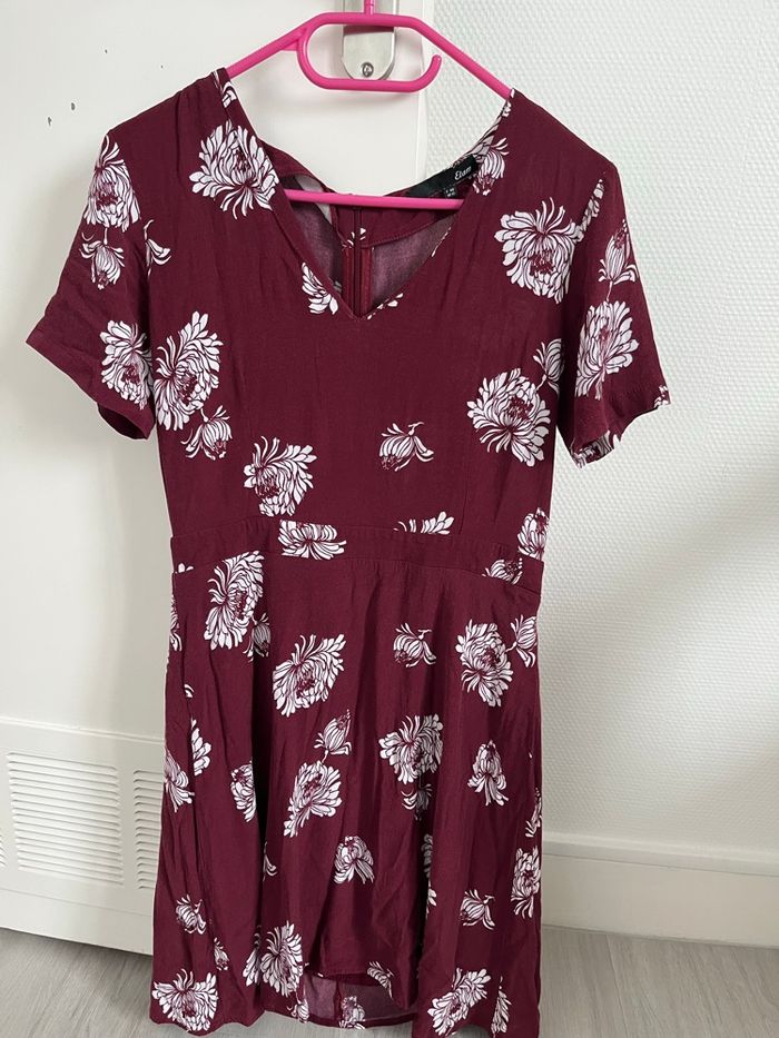 Robe bordeaux fleuri - photo numéro 2