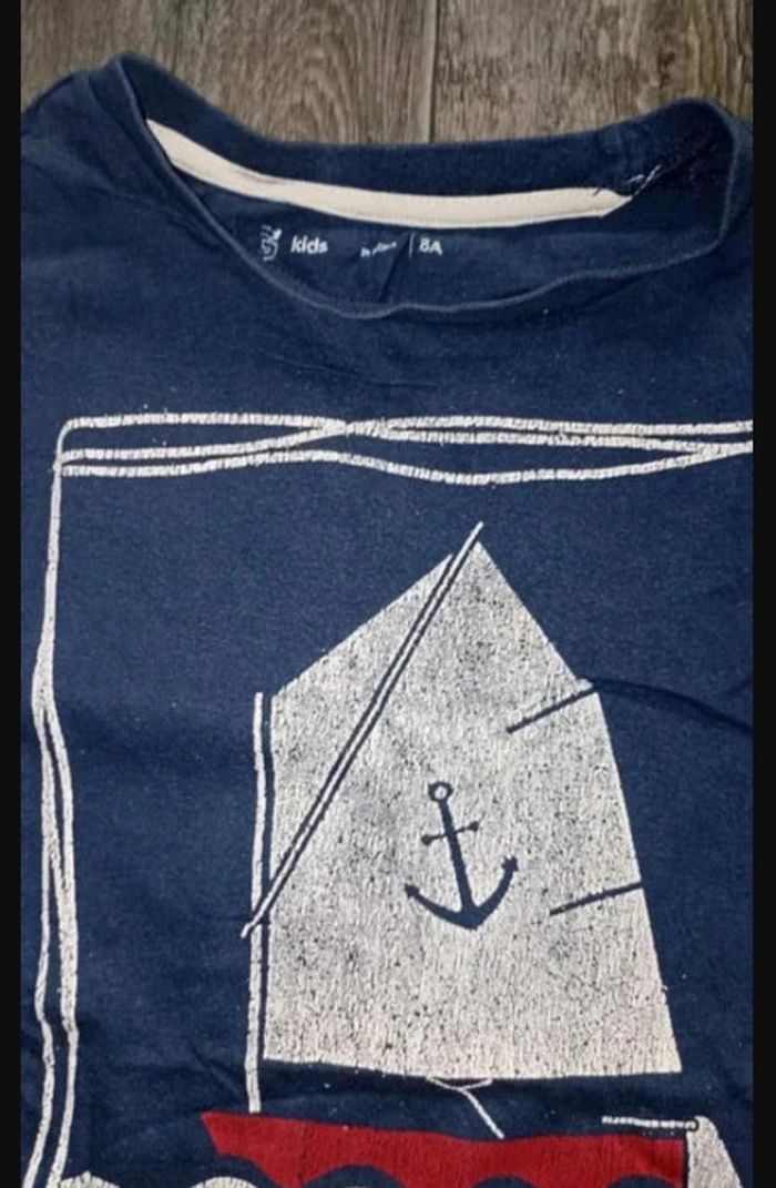 t-shirt bleu marine bateau 8 ans / 128 cm Bon état Gémo - photo numéro 2