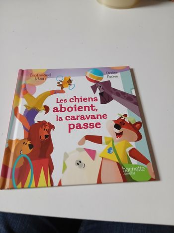 Les chiens aboient, la caravane passe