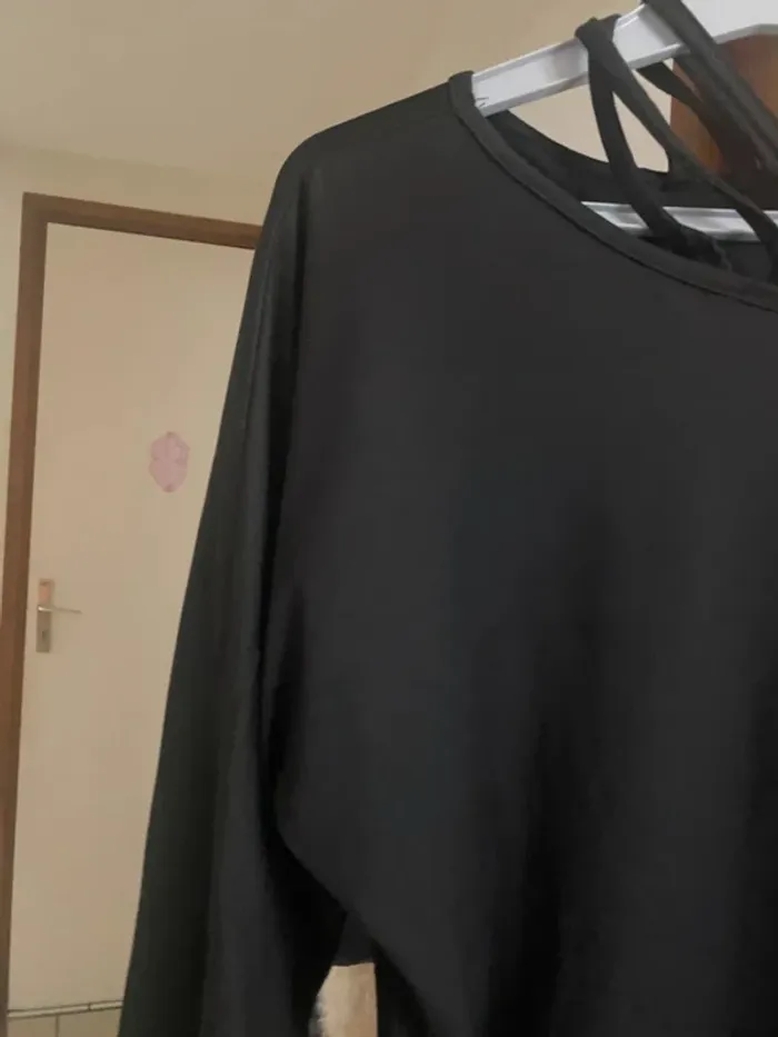 🖤 Élégante tunique noire à bretelles croisées – Taille 36 🖤 - photo numéro 2